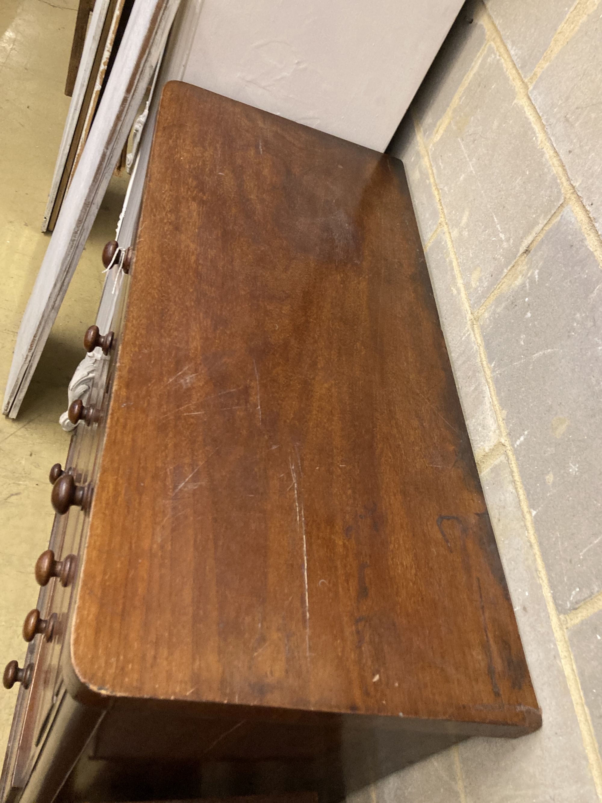 A Victorian mahogany chest of drawers, width 102cm, depth 46cm, height 108cm